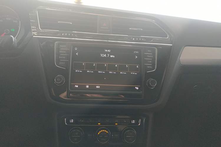 Used Volkswagen Tiguan L 2018 330TSI Automatic Two-Wheel Drive Luxury Edition Audio And AC Panel