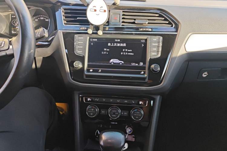 Used Volkswagen Tiguan L 2018 330TSI Automatic Two-Wheel Drive Luxury Edition Audio And AC Panel