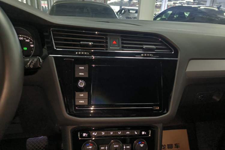 Used Volkswagen Tiguan L 2018 Facelift 330TSI Automatic Two-Wheel Drive Luxury Edition Audio And AC Panel