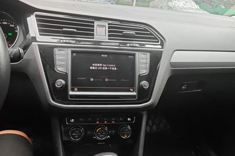 Used Volkswagen Tiguan L 2018 330TSI Automatic Two-Wheel Drive Luxury Edition Audio And AC Panel
