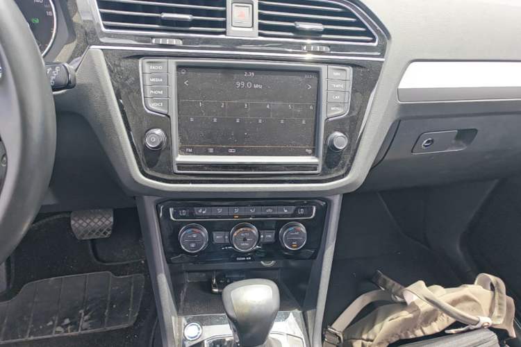 Used Volkswagen Tiguan L 2018 330TSI Automatic Two-Wheel Drive Flagship Edition Audio And AC Panel