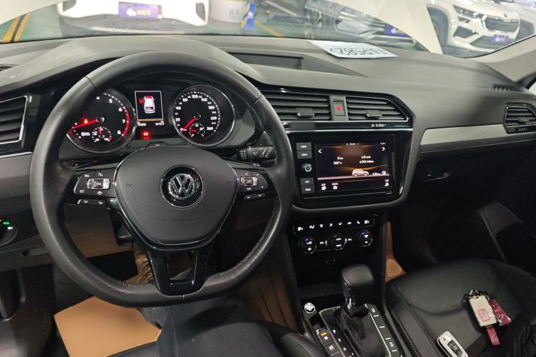 Used Volkswagen Tiguan L 2018 Facelift 330TSI Automatic Two-Wheel Drive Luxury Edition Center Console