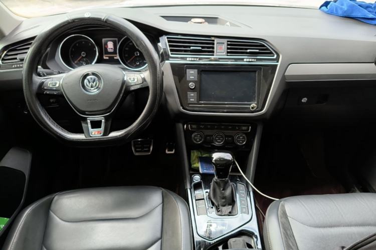 Used Volkswagen Tiguan L 2018 Facelift 330TSI Automatic Two-Wheel Drive Luxury Edition Center Console