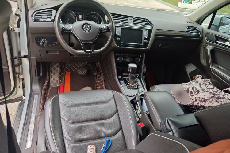 Used Volkswagen Tiguan L 2018 330TSI Automatic Two-Wheel Drive Flagship Edition Center Console