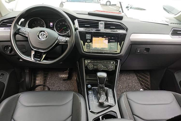 Used Volkswagen Tiguan L 2018 Revised Version 380TSI Automatic All-Wheel Drive Luxury Edition Center Console