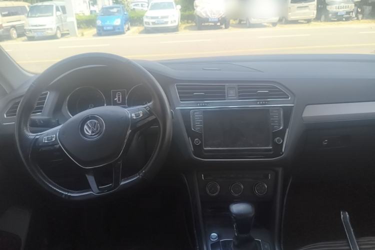 Used Volkswagen Tiguan L 2018 330TSI Automatic Two-Wheel Drive Luxury Edition Center Console