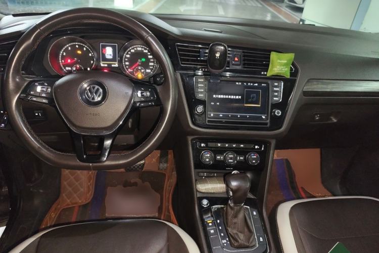 Used Volkswagen Tiguan L 2018 330TSI Automatic Two-Wheel Drive Comfort Edition Center Console