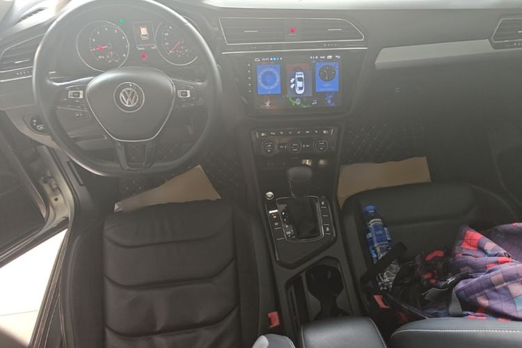 Used Volkswagen Tiguan L 2018 330TSI Automatic Two-Wheel Drive Luxury Edition Center Console