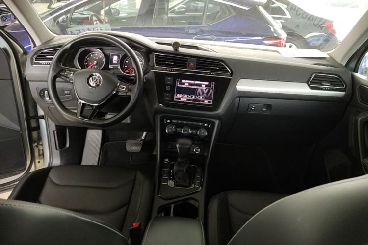 Used Volkswagen Tiguan L 2018 Facelift 330TSI Automatic Two-Wheel Drive Luxury Edition Center Console
