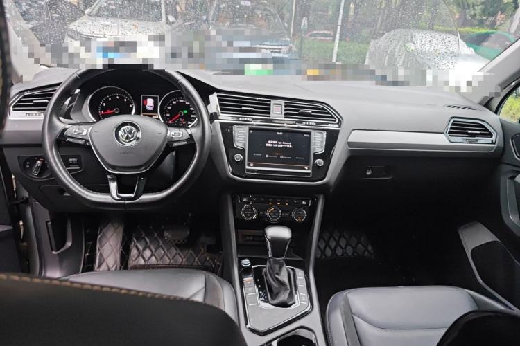 Used Volkswagen Tiguan L 2018 330TSI Automatic Two-Wheel Drive Luxury Edition Center Console