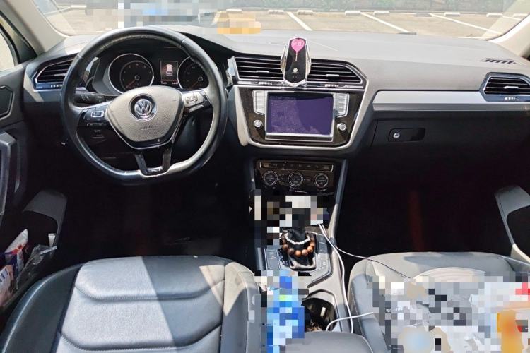 Used Volkswagen Tiguan L 2018 330TSI Automatic Two-Wheel Drive Luxury Edition Center Console