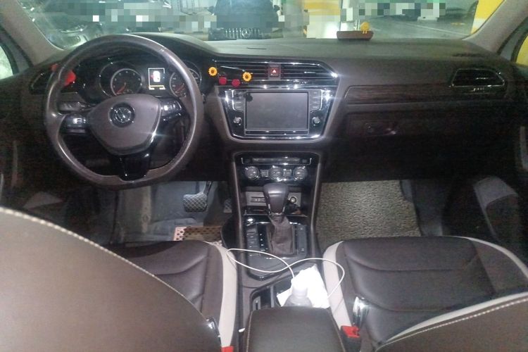 Used Volkswagen Tiguan L 2018 330TSI Automatic Two-Wheel Drive Luxury Edition Center Console