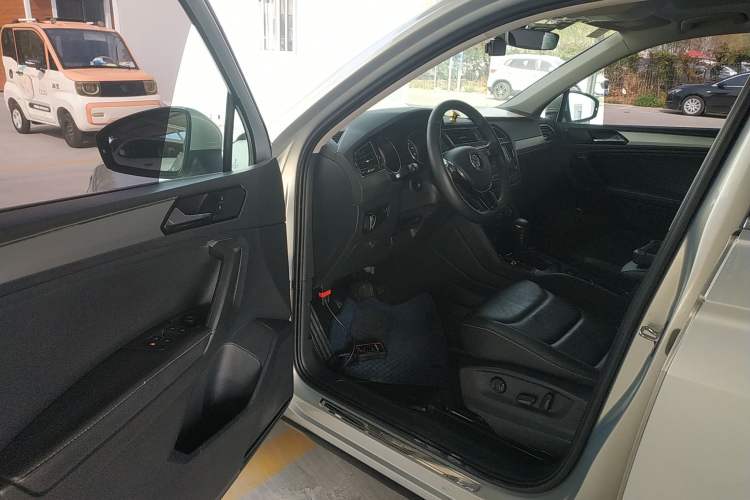 Used Volkswagen Tiguan L 2018 330TSI Automatic Two-Wheel Drive Luxury Edition Driver Seat