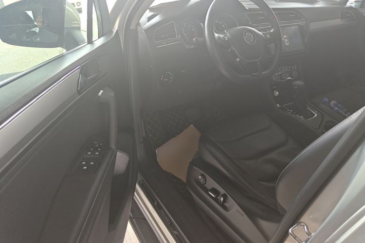 Used Volkswagen Tiguan L 2018 330TSI Automatic Two-Wheel Drive Luxury Edition Driver Seat