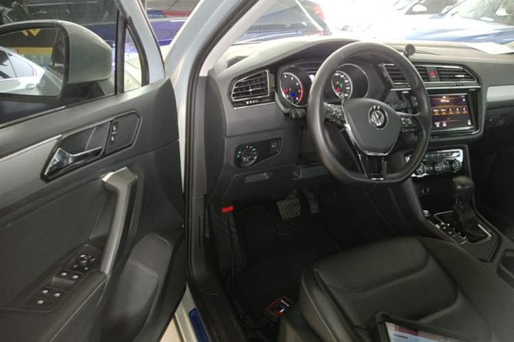 Used Volkswagen Tiguan L 2018 Facelift 330TSI Automatic Two-Wheel Drive Luxury Edition Driver Seat