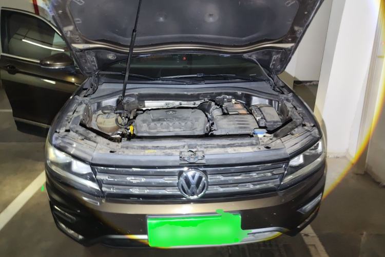 Used Volkswagen Tiguan L 2018 330TSI Automatic Two-Wheel Drive Luxury Edition Engine Bay