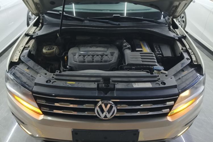 Used Volkswagen Tiguan L 2018 330TSI Automatic Two-Wheel Drive Luxury Edition Engine Bay