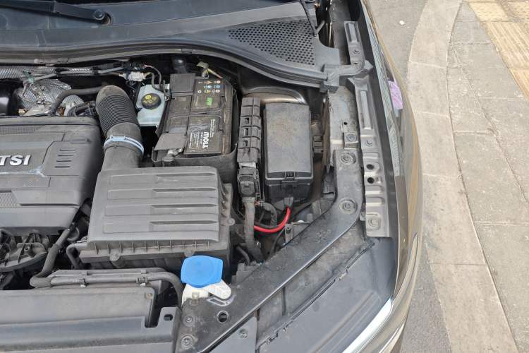 Used Volkswagen Tiguan L 2018 380TSI Automatic All-Wheel Drive Luxury Edition Engine Bay Left