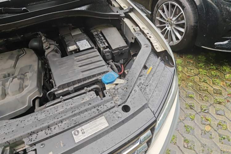 Used Volkswagen Tiguan L 2018 330TSI Automatic Two-Wheel Drive Luxury Edition Engine Bay Left