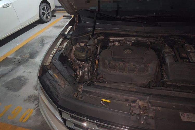 Used Volkswagen Tiguan L 2018 330TSI Automatic Two-Wheel Drive Luxury Edition Engine Bay Right