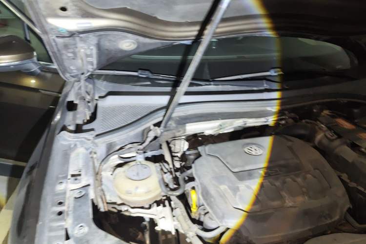 Used Volkswagen Tiguan L 2018 330TSI Automatic Two-Wheel Drive Luxury Edition Engine Bay Right