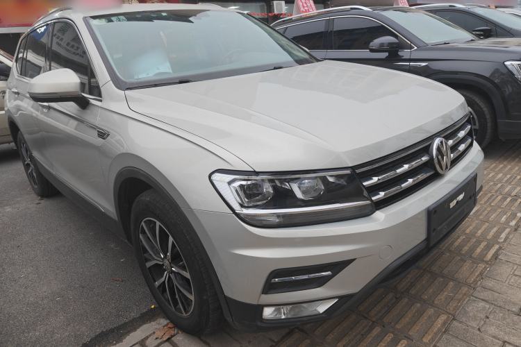 Used Volkswagen Tiguan L 2018 Facelift 330TSI Automatic Two-Wheel Drive Luxury Edition Exterior 2