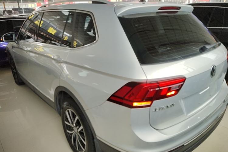 Used Volkswagen Tiguan L 2018 Facelift 330TSI Automatic Two-Wheel Drive Luxury Edition Exterior 2