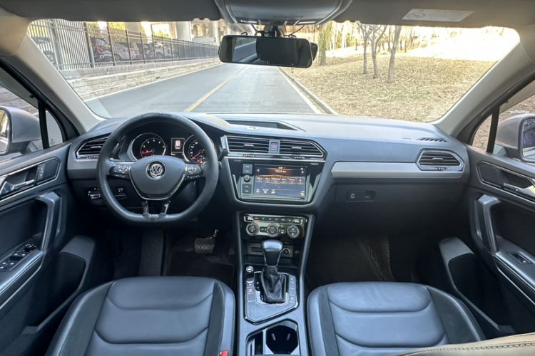 Used Volkswagen Tiguan L 2018 Facelift 330TSI Automatic Two-Wheel Drive Luxury Edition Exterior 3