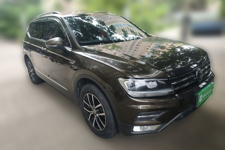Used Volkswagen Tiguan L 2018 330TSI Automatic Two-Wheel Drive Luxury Edition Front Right 45 Deg