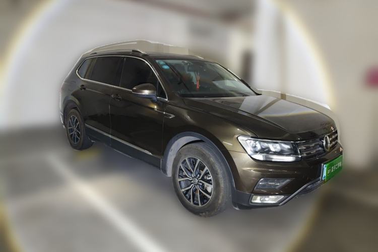 Used Volkswagen Tiguan L 2018 330TSI Automatic Two-Wheel Drive Luxury Edition Front Right 45 Deg