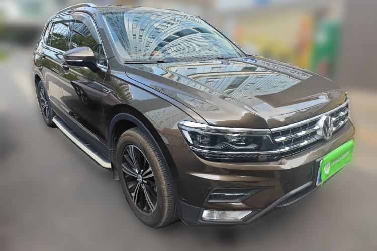 Used Volkswagen Tiguan L 2018 380TSI Automatic All-Wheel Drive Luxury Edition Front Right 45 Deg