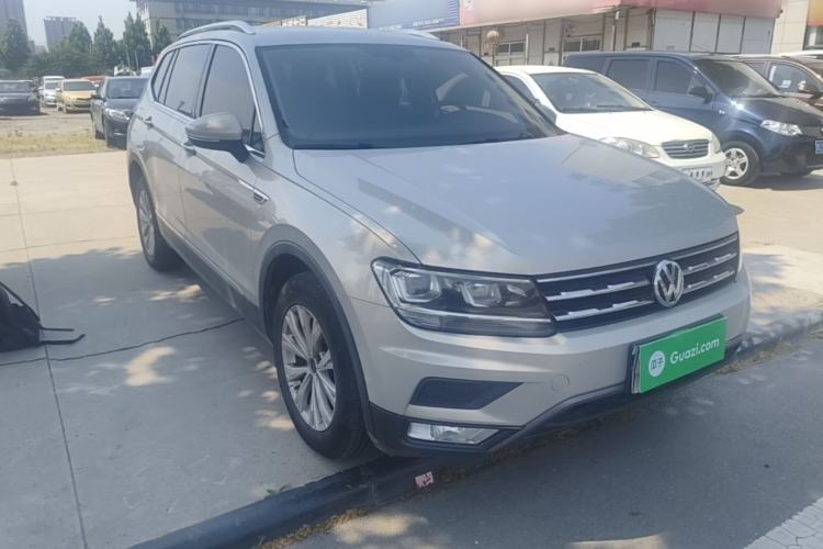 Used Volkswagen Tiguan L 2018 330TSI Automatic Two-Wheel Drive Luxury Edition Front Right 45 Deg