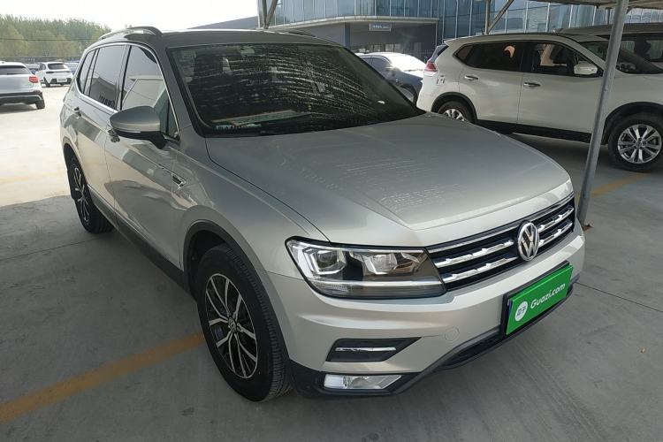 Used Volkswagen Tiguan L 2018 330TSI Automatic Two-Wheel Drive Luxury Edition Front Right 45 Deg