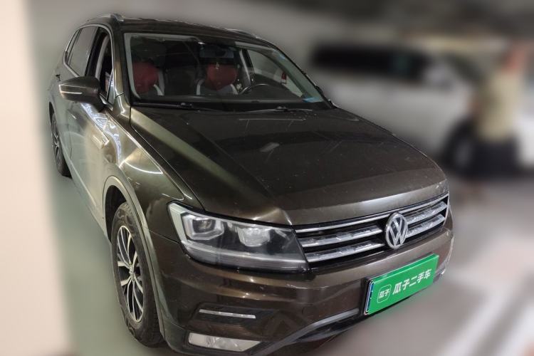 Used Volkswagen Tiguan L 2018 330TSI Automatic Two-Wheel Drive Comfort Edition Front Right 45 Deg