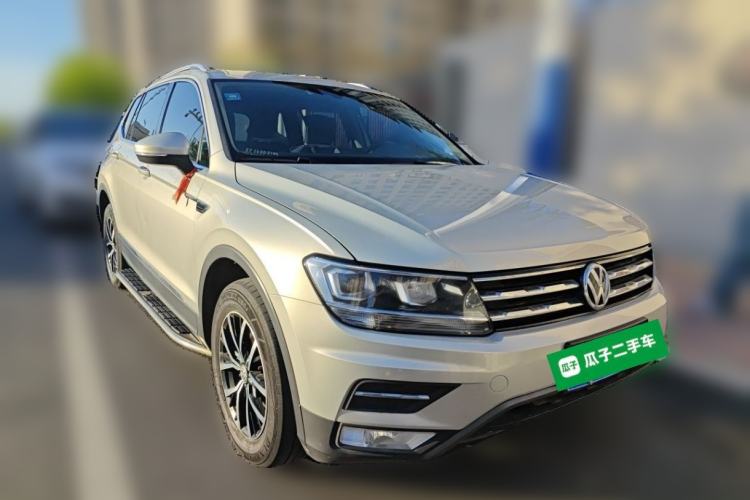 Used Volkswagen Tiguan L 2018 330TSI Automatic Two-Wheel Drive Luxury Edition Front Right 45 Deg