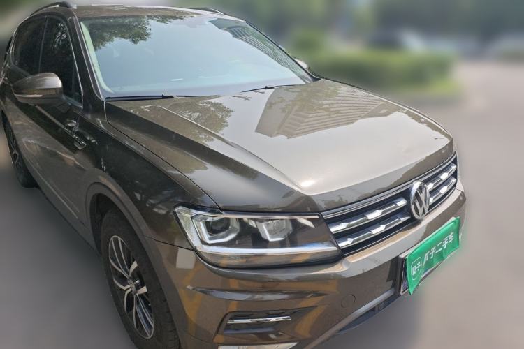 Used Volkswagen Tiguan L 2018 330TSI Automatic Two-Wheel Drive Luxury Edition Front Right 45 Deg