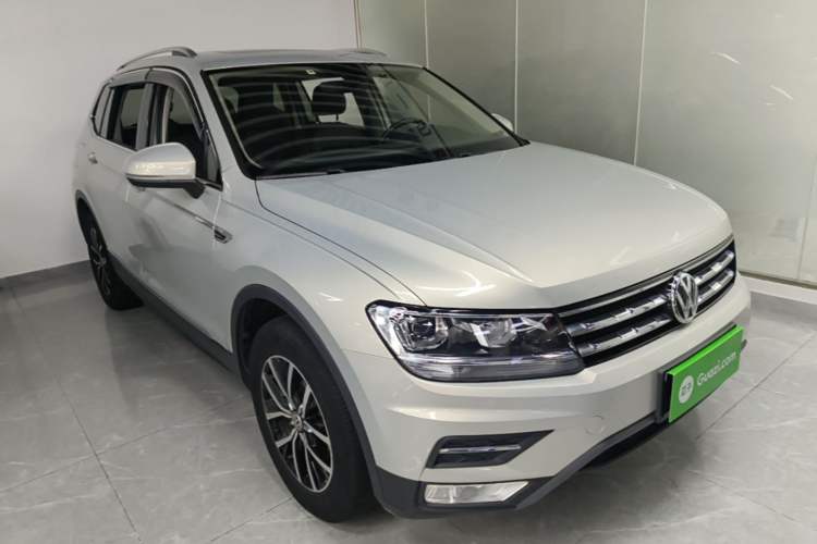 Used Volkswagen Tiguan L 2018 Facelift 330TSI Automatic Two-Wheel Drive Luxury Edition Front Right 45 Deg