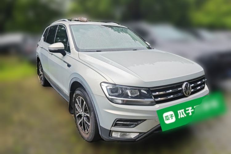 Used Volkswagen Tiguan L 2018 330TSI Automatic Two-Wheel Drive Luxury Edition Front Right 45 Deg