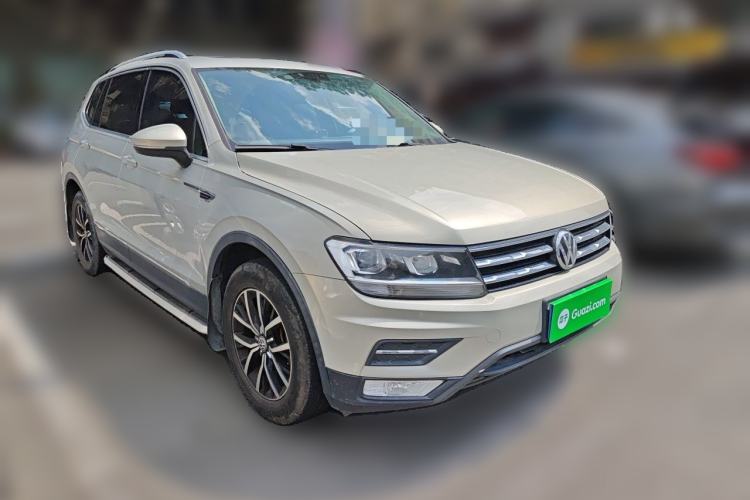 Used Volkswagen Tiguan L 2018 330TSI Automatic Two-Wheel Drive Luxury Edition Front Right 45 Deg