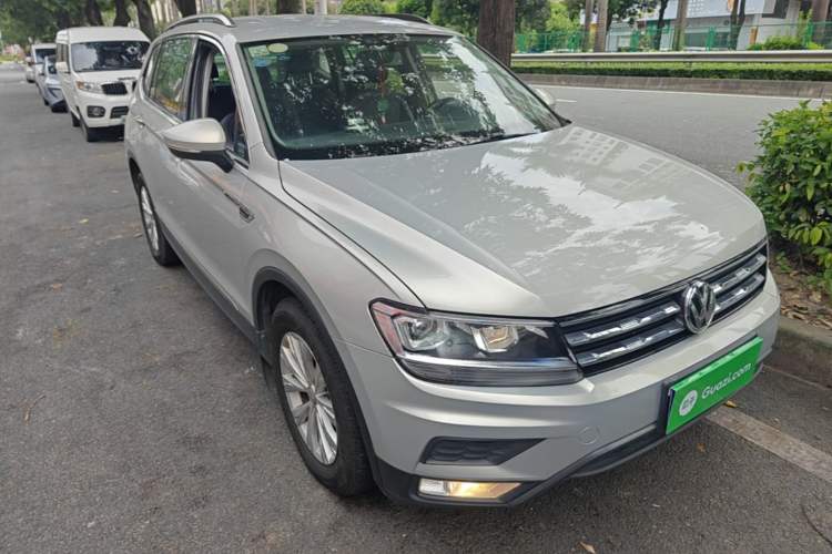 Used Volkswagen Tiguan L 2018 330TSI Automatic Two-Wheel Drive Luxury Edition Front Right 45 Deg