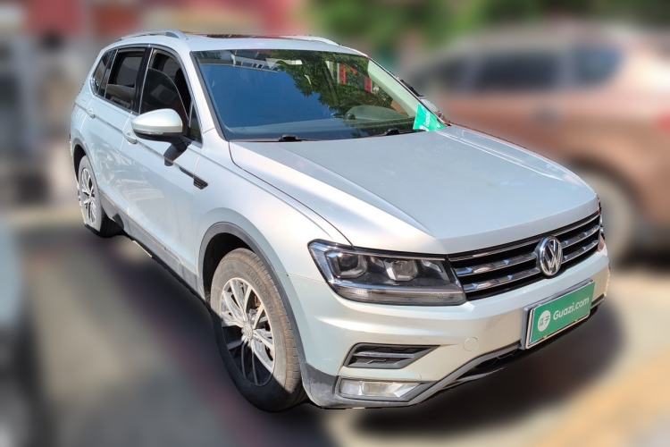 Used Volkswagen Tiguan L 2018 330TSI Automatic Two-Wheel Drive Luxury Edition Front Right 45 Deg