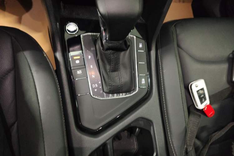 Used Volkswagen Tiguan L 2018 Facelift 330TSI Automatic Two-Wheel Drive Luxury Edition Gear Lever