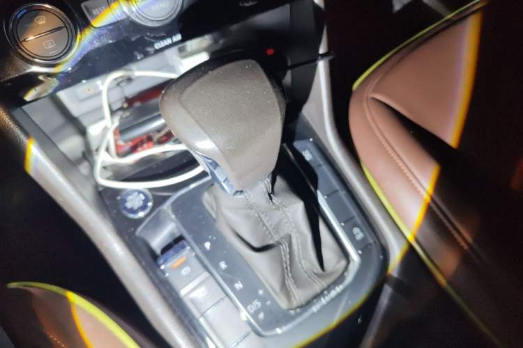 Used Volkswagen Tiguan L 2018 330TSI Automatic Two-Wheel Drive Luxury Edition Gear Lever