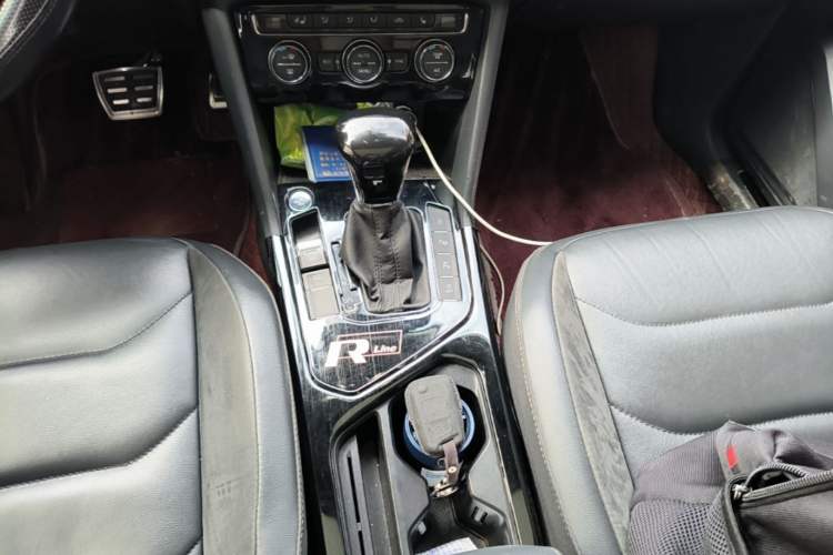 Used Volkswagen Tiguan L 2018 Facelift 330TSI Automatic Two-Wheel Drive Luxury Edition Gear Lever