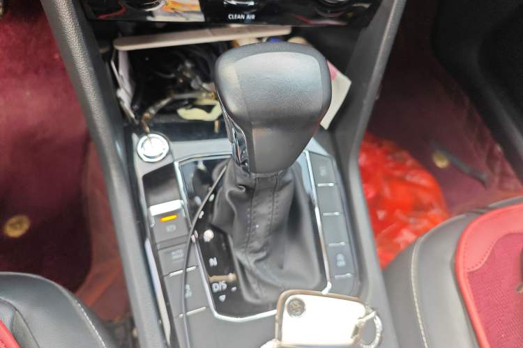Used Volkswagen Tiguan L 2018 380TSI Automatic All-Wheel Drive Luxury Edition Gear Lever