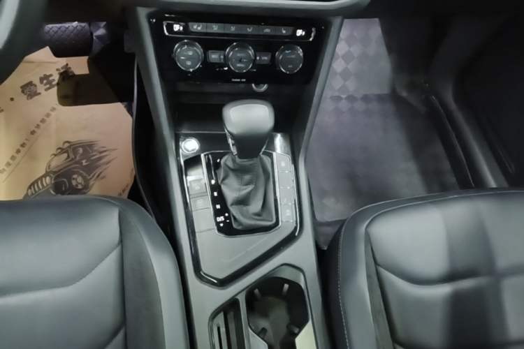 Used Volkswagen Tiguan L 2018 330TSI Automatic Two-Wheel Drive Luxury Edition Gear Lever