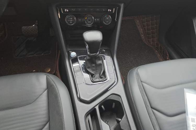 Used Volkswagen Tiguan L 2018 Facelift 330TSI Automatic Two-Wheel Drive Luxury Edition Gear Lever