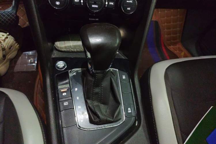 Used Volkswagen Tiguan L 2018 330TSI Automatic Two-Wheel Drive Comfort Edition Gear Lever