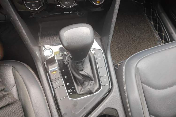 Used Volkswagen Tiguan L 2018 330TSI Automatic Two-Wheel Drive Luxury Edition Gear Lever