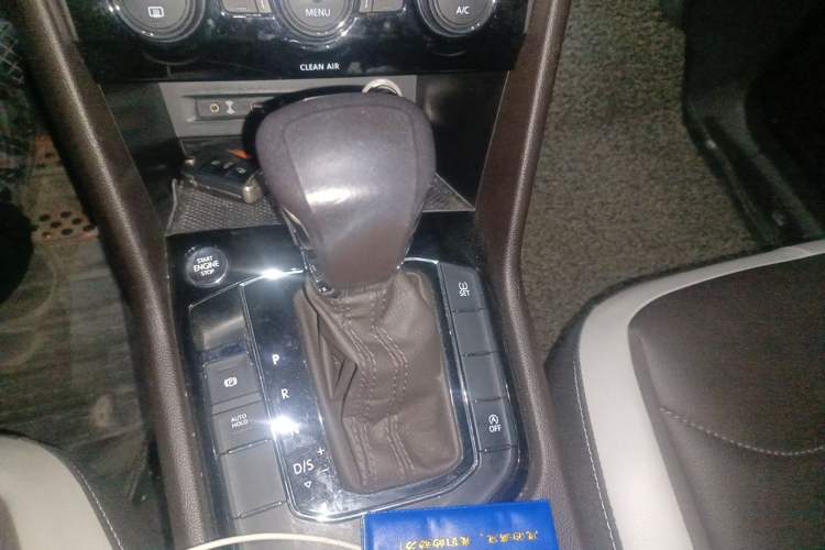 Used Volkswagen Tiguan L 2018 330TSI Automatic Two-Wheel Drive Luxury Edition Gear Lever